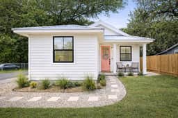Sunshine Duo — Two Coastal Homes Just Down the Road