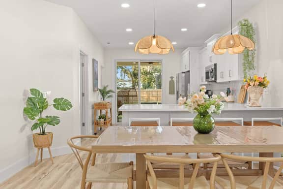 Encanto — A Cheerful Coastal Getaway in Full Bloom