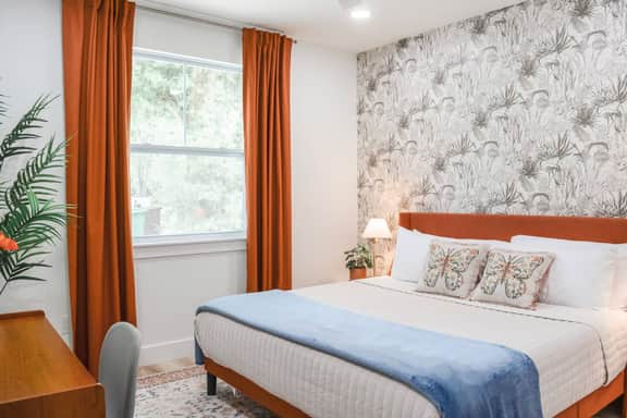 Encanto — A Cheerful Coastal Getaway in Full Bloom
